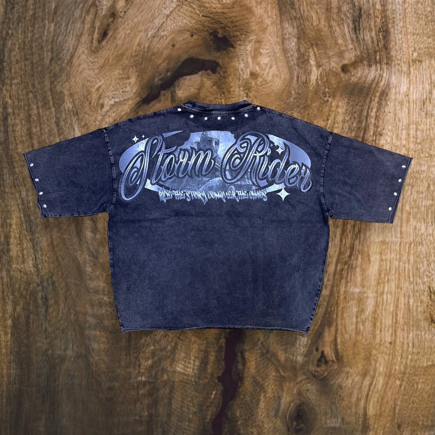RK1481681 - Storm Rider with Studs Cropped Drop Shoulder Graphic T-Shirt (Washed Black)