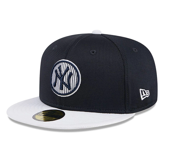 NEW ERA New York Yankees 59FIFTY fitted hat in navy blue with a white brim.