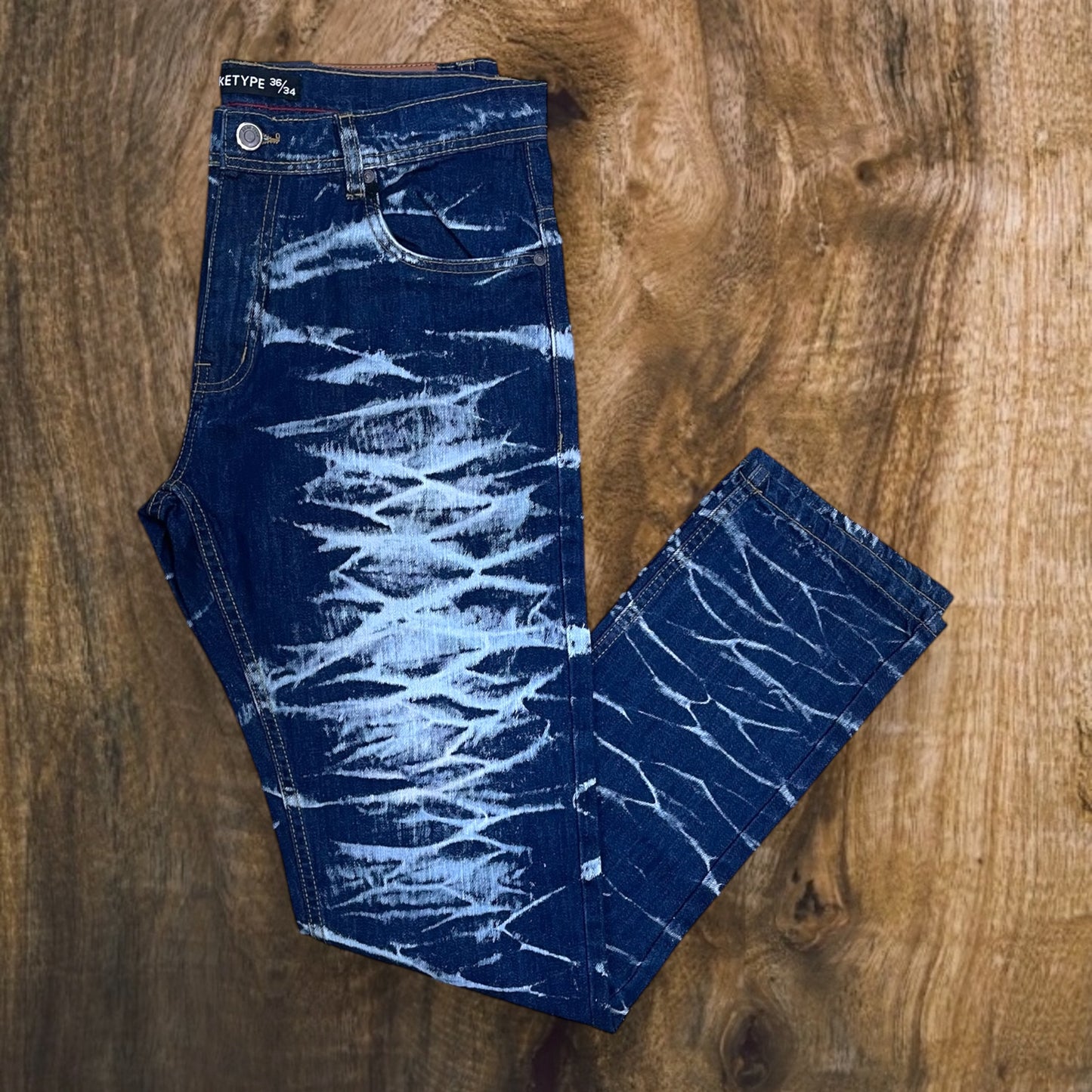 P17 - Crinkle Wash Straight-Fit Jeans