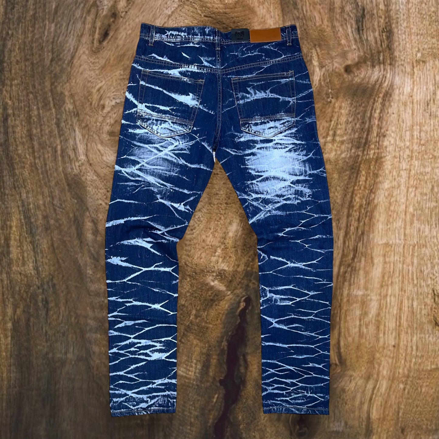 P17 - Crinkle Wash Straight-Fit Jeans