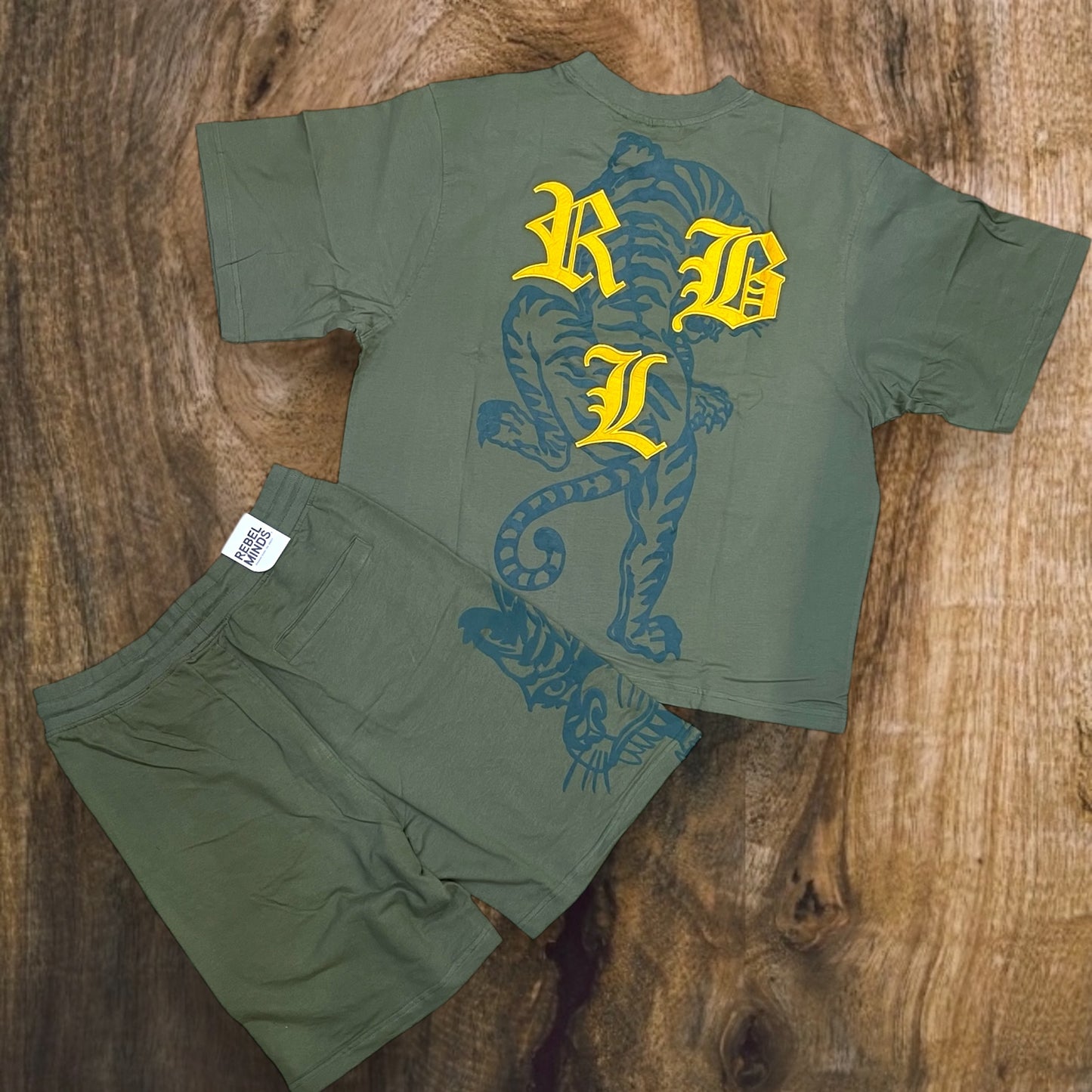 151-163 - Wild Life Cropped Shirt, Shorts SET