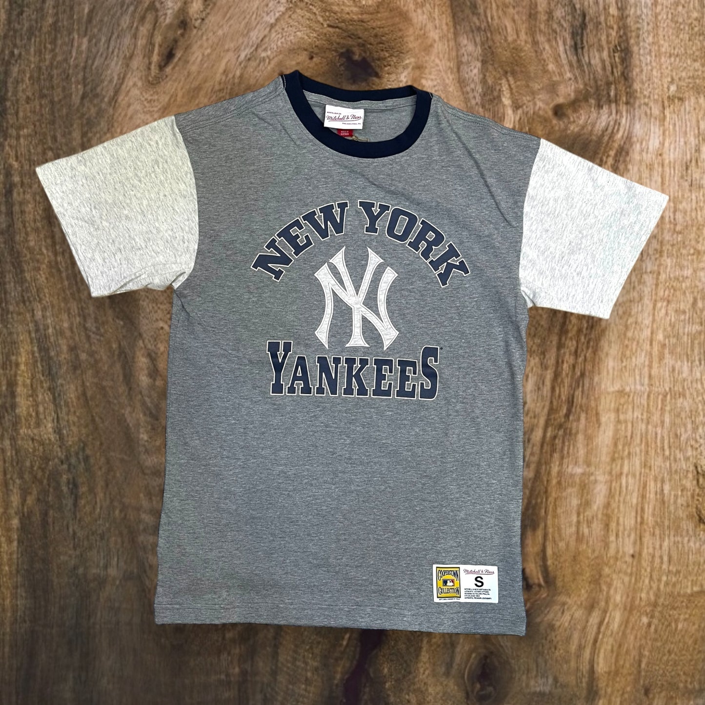 FC9283 - New York Yankees Heritage Collection Premium S/S T-Shirt Vintage Logo