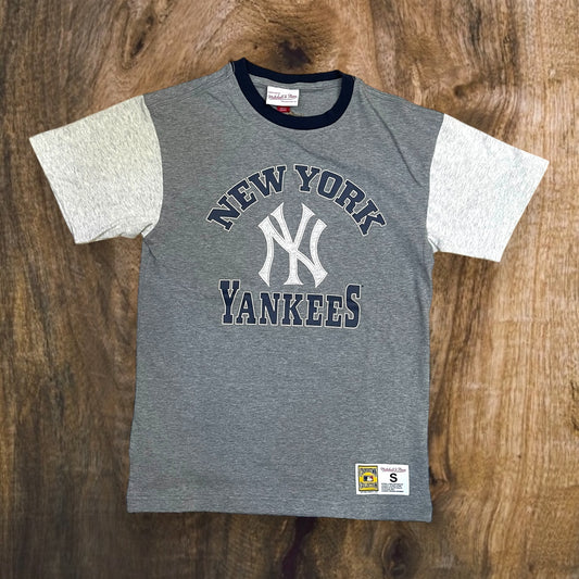 FC9283 - New York Yankees Heritage Collection Premium S/S T-Shirt Vintage Logo