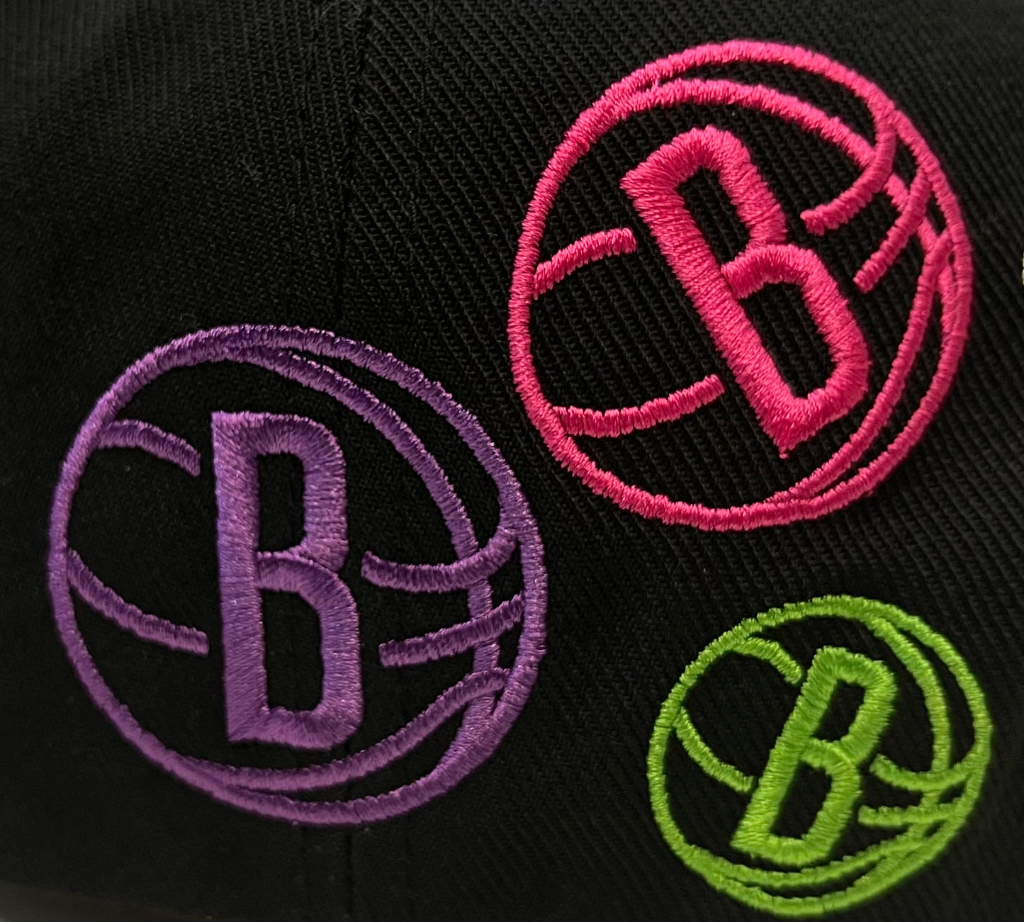 HP18980 - Brooklyn Nets Black/White Neon Pro Pinch-Fit Snapback
