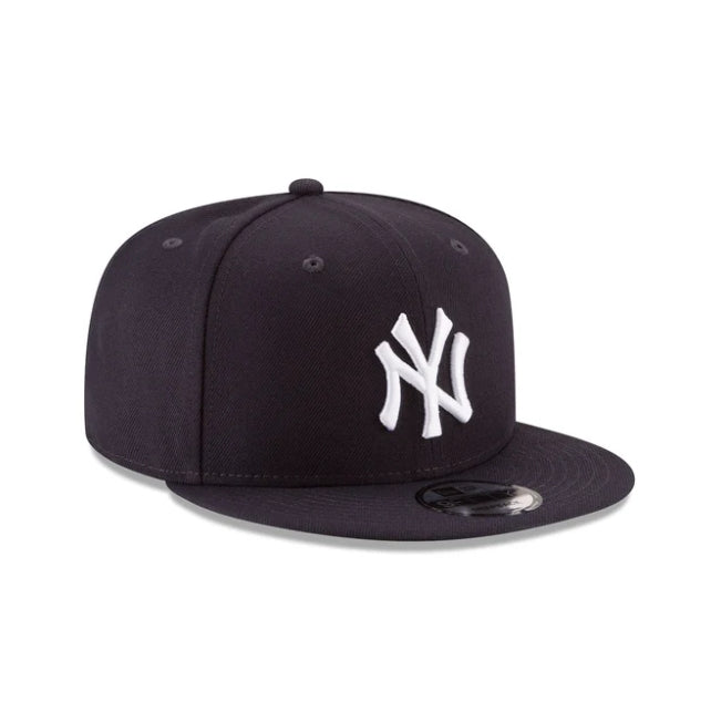 NEW ERA New York Yankees basic 9FIFTY snapback hat in black with white logo.